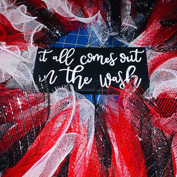 Miranda Lambert Wreath - Picture 2 of 3